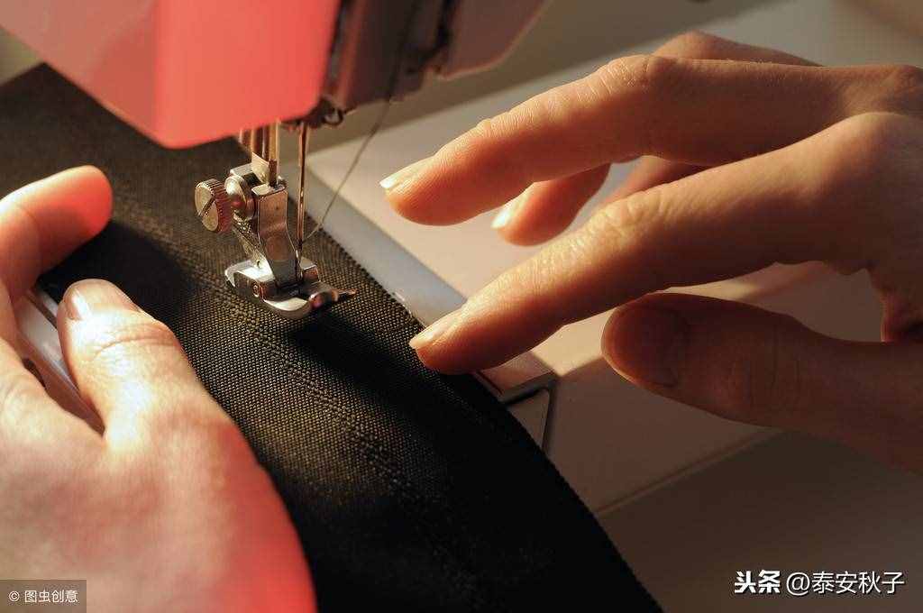 个人在家做一件简单衣服的三个制作步骤，做衣服不要想的太复杂