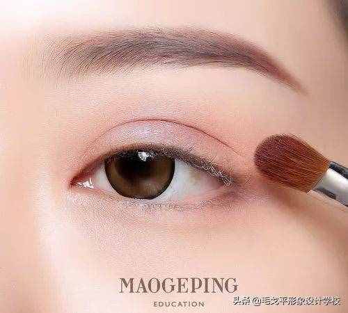 如何画出整容级大眼妆？眼妆画不画，差距真的太大了