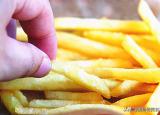 今日更新炸薯条怎么做才又香又脆（炸薯条时有人裹面粉）