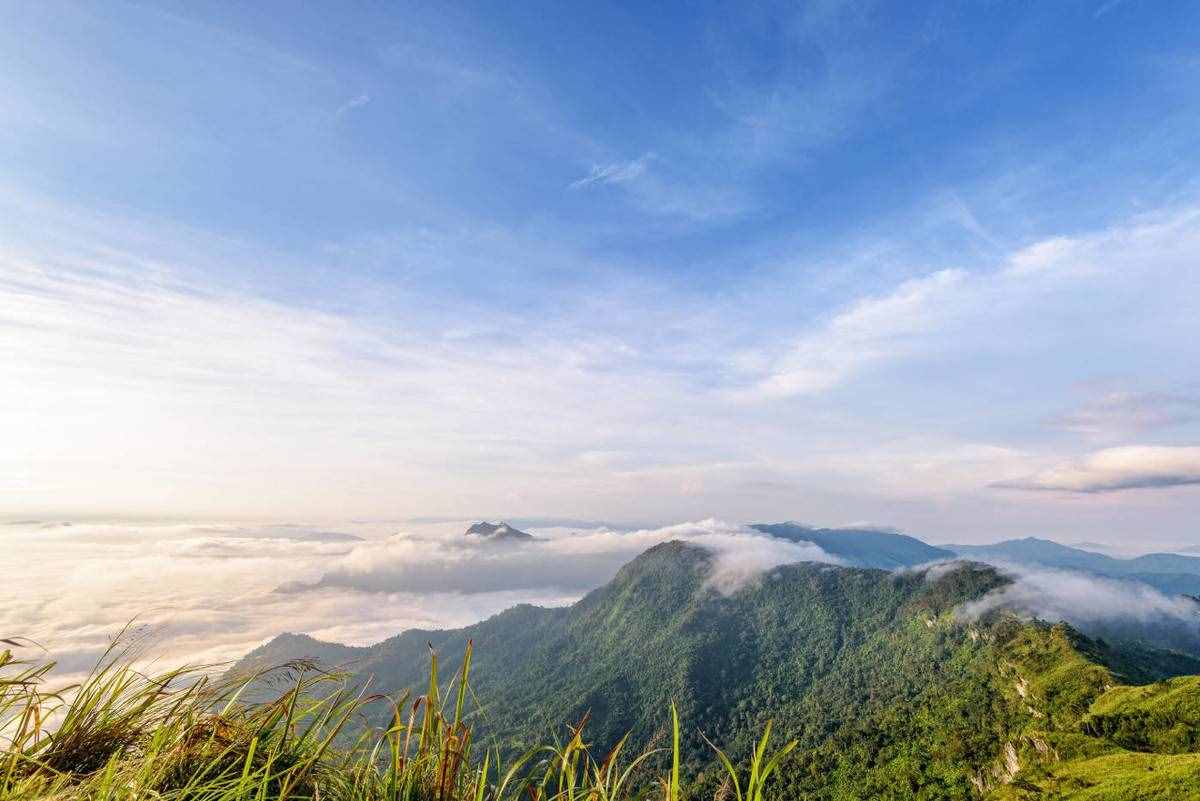 老人言：行百里者半九十，亏功一篑未成山