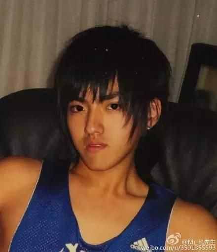 吴亦凡为何资源开挂？家庭背景大曝光，原来吴妈妈美若天仙！