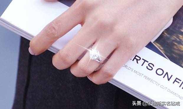 男女订婚戒指戴哪个手指？订婚戒指和结婚戒指的区别，不要瞎戴哦