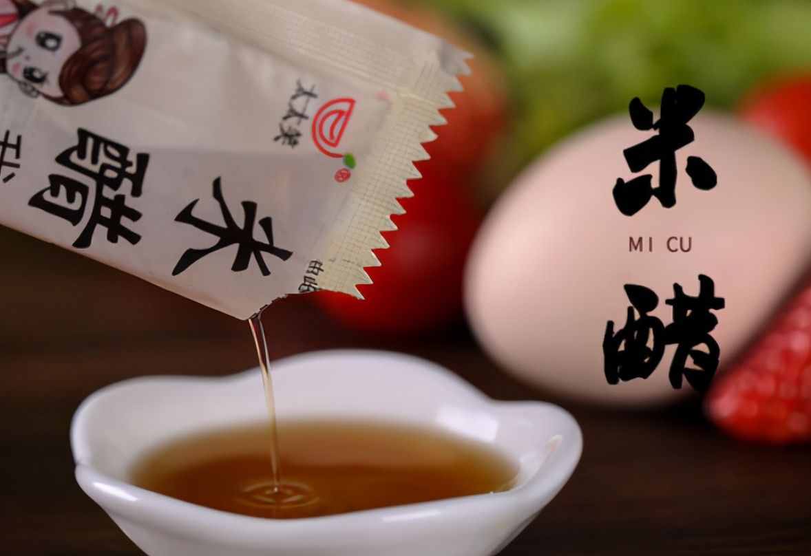 都是醋，白醋和米醋啥区别？醋厂员工：区别大，买错不好吃没营养