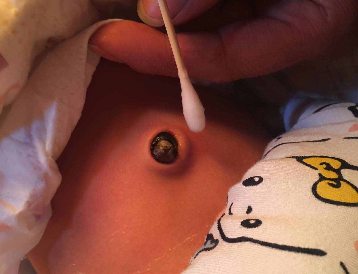 照顾三个月内的宝宝，要做好四个方面，助力宝宝成长，爸妈不受罪