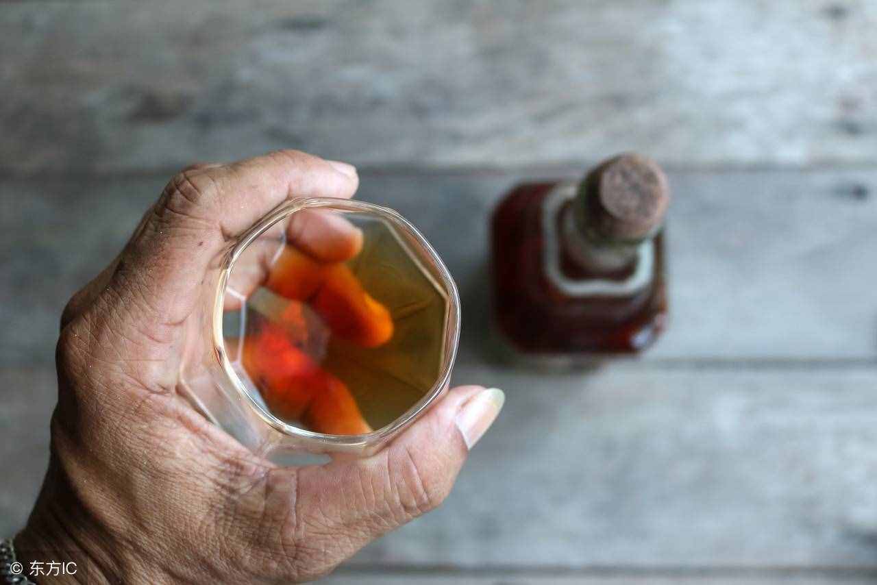 在一天之中，什么时候喝药酒效果好？