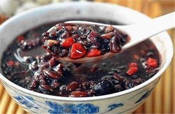 还在为脱发烦恼吗？简单几招还你浓密头发