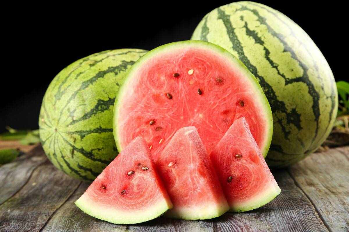 西瓜甜不甜，看一眼这里就知道，保你一挑一个准，果农方法真管用