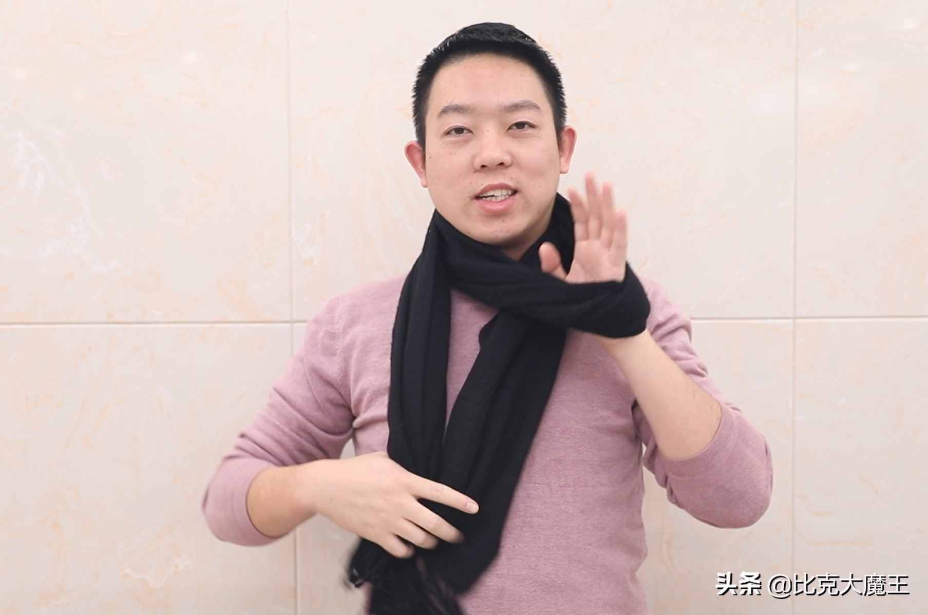 围巾不会围不用愁，分享这4种系法给你，方法一看就会，特别好看