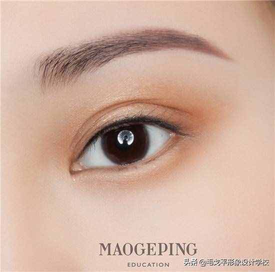 手把手教你画经典又好看的眼妆，自然大方很百搭！
