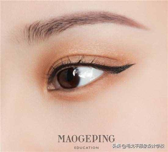 手把手教你画经典又好看的眼妆，自然大方很百搭！