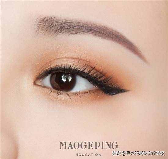 手把手教你画经典又好看的眼妆，自然大方很百搭！