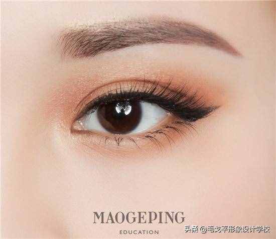手把手教你画经典又好看的眼妆，自然大方很百搭！