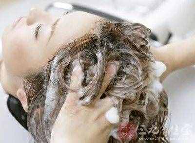 用凉水洗头好吗，这样洗头竟然得这病