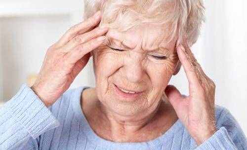 水银温度计摔碎了，做好这3步，不怕中毒清理得干净