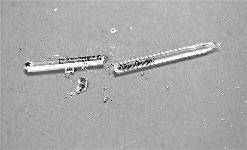 水银温度计摔碎了，做好这3步，不怕中毒清理得干净