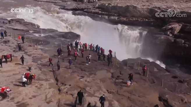水雾腾空晴空洒雨 壶口瀑布进入近20年最早“桃花汛”