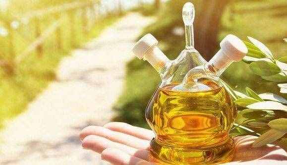 橄榄油可以直接擦脸吗 橄榄油的护肤用法
