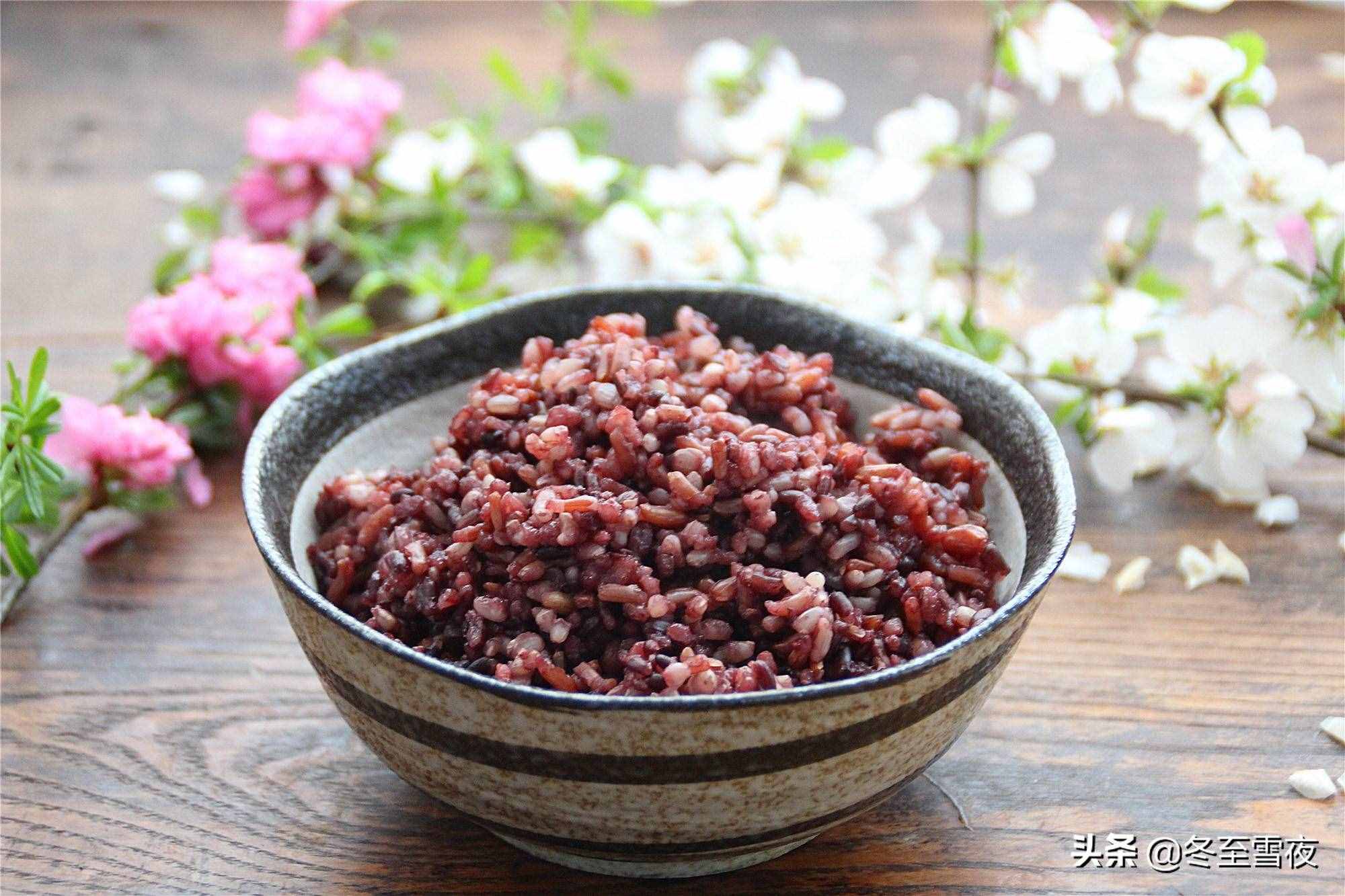 买回糙米不会做，做的糙米饭又硬又难吃，教你小妙招，老人都能吃