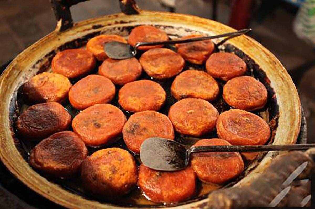 冬季是吃柿子的佳季，常吃有4个好处，但有4类人吃得越少越好