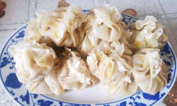 配着这盘内蒙特色美食——稍美，米饭可以吃三大碗