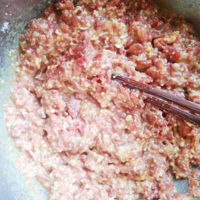 配着这盘内蒙特色美食——稍美，米饭可以吃三大碗