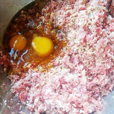 配着这盘内蒙特色美食——稍美，米饭可以吃三大碗