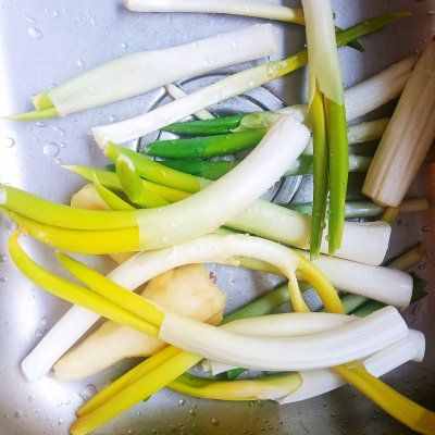 配着这盘内蒙特色美食——稍美，米饭可以吃三大碗