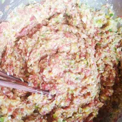 配着这盘内蒙特色美食——稍美，米饭可以吃三大碗