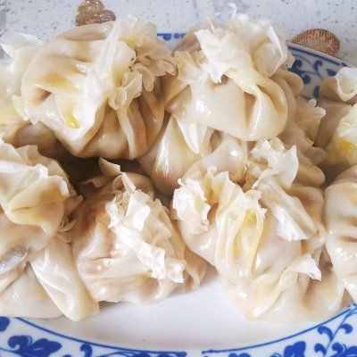 配着这盘内蒙特色美食——稍美，米饭可以吃三大碗