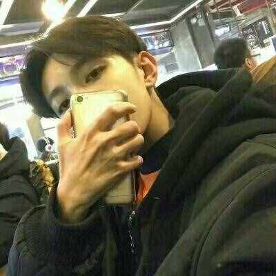 最新男生头像伤感孤独微信头像