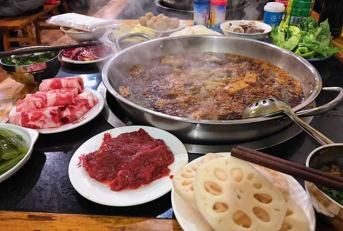 收藏！成都最火的18条美食街，再有人问来成都吃什么，就甩给他！