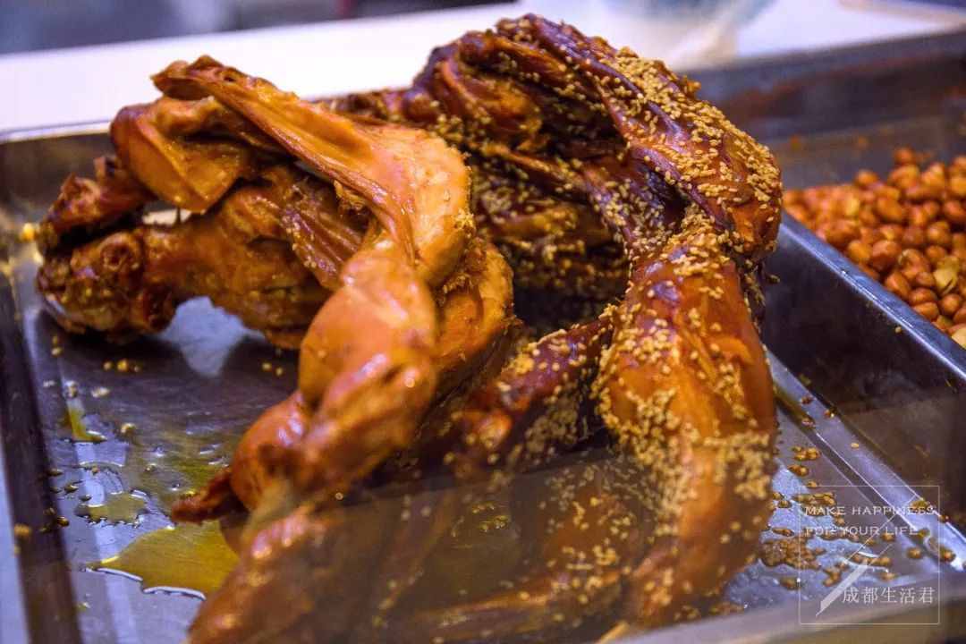 收藏！成都最火的18条美食街，再有人问来成都吃什么，就甩给他！