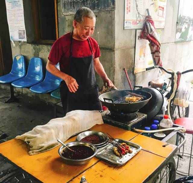 收藏！成都最火的18条美食街，再有人问来成都吃什么，就甩给他！