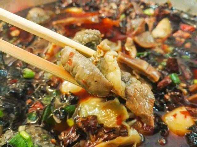 收藏！成都最火的18条美食街，再有人问来成都吃什么，就甩给他！