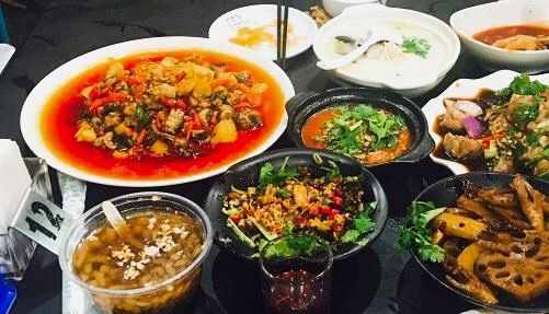 收藏！成都最火的18条美食街，再有人问来成都吃什么，就甩给他！