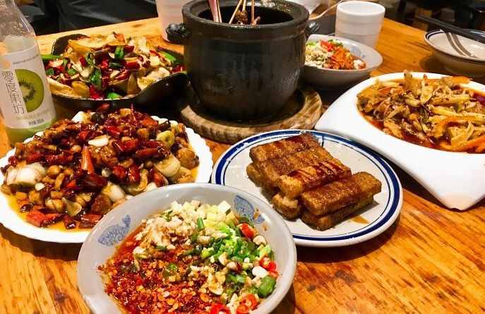 收藏！成都最火的18条美食街，再有人问来成都吃什么，就甩给他！