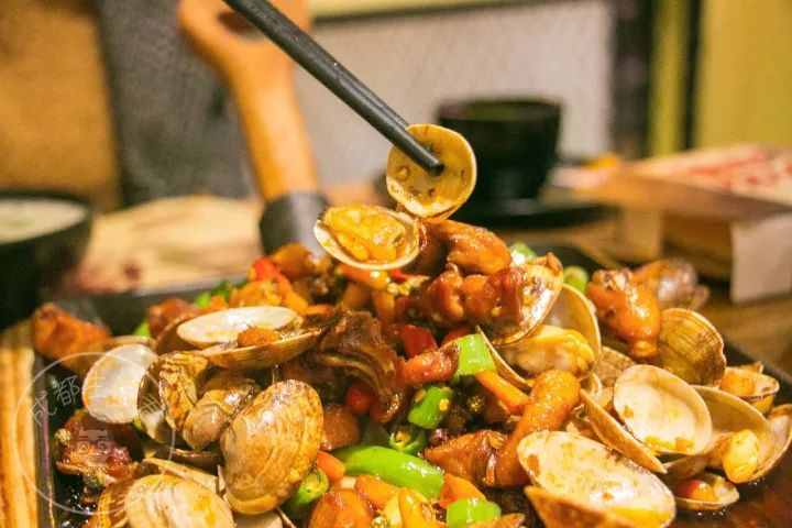 收藏！成都最火的18条美食街，再有人问来成都吃什么，就甩给他！