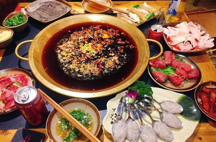 收藏！成都最火的18条美食街，再有人问来成都吃什么，就甩给他！