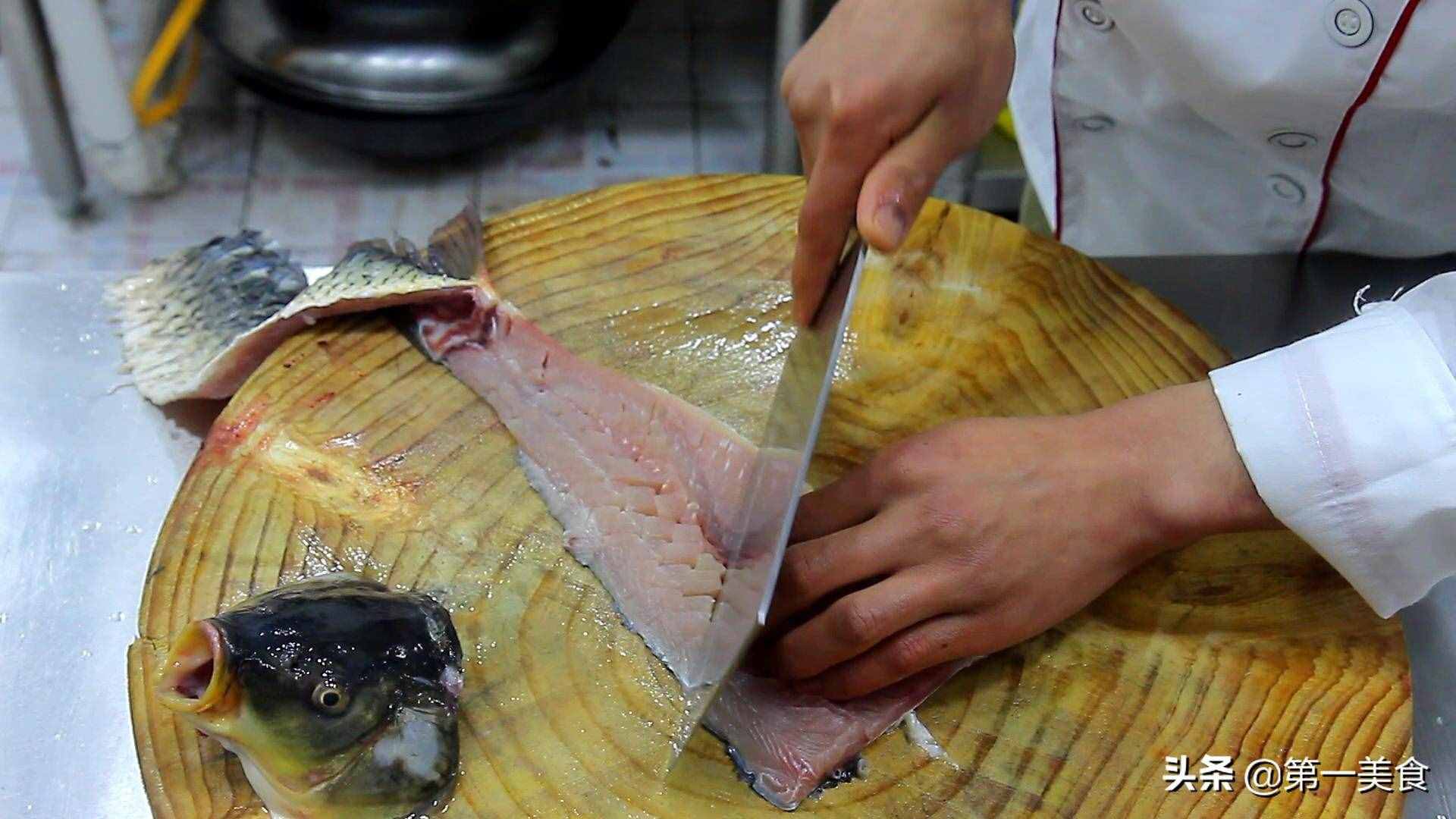 厨师长教你：松鼠鱼的正确做法，技巧非常简单，正宗舌尖上的美食