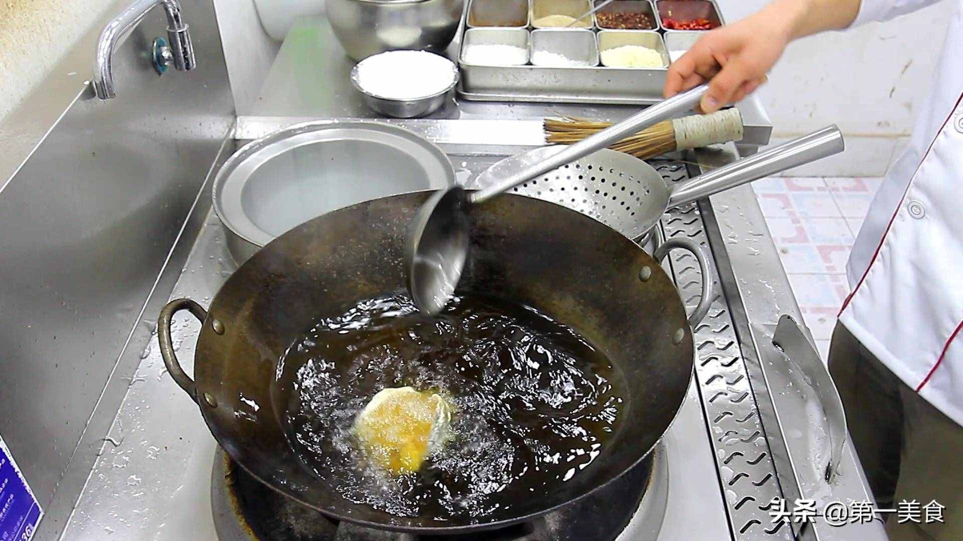 厨师长教你：松鼠鱼的正确做法，技巧非常简单，正宗舌尖上的美食