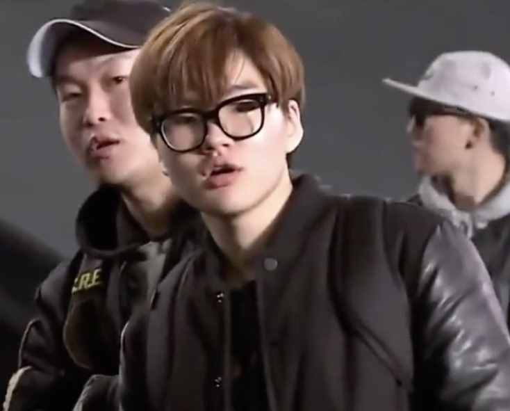 韩国男星晒整容前后对比，差距太大很惊人，被指最新照鼻尖像有坑