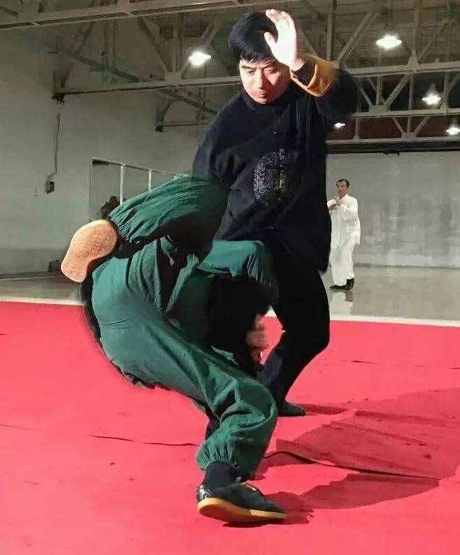 太极拳内功“千斤坠”形成与运用