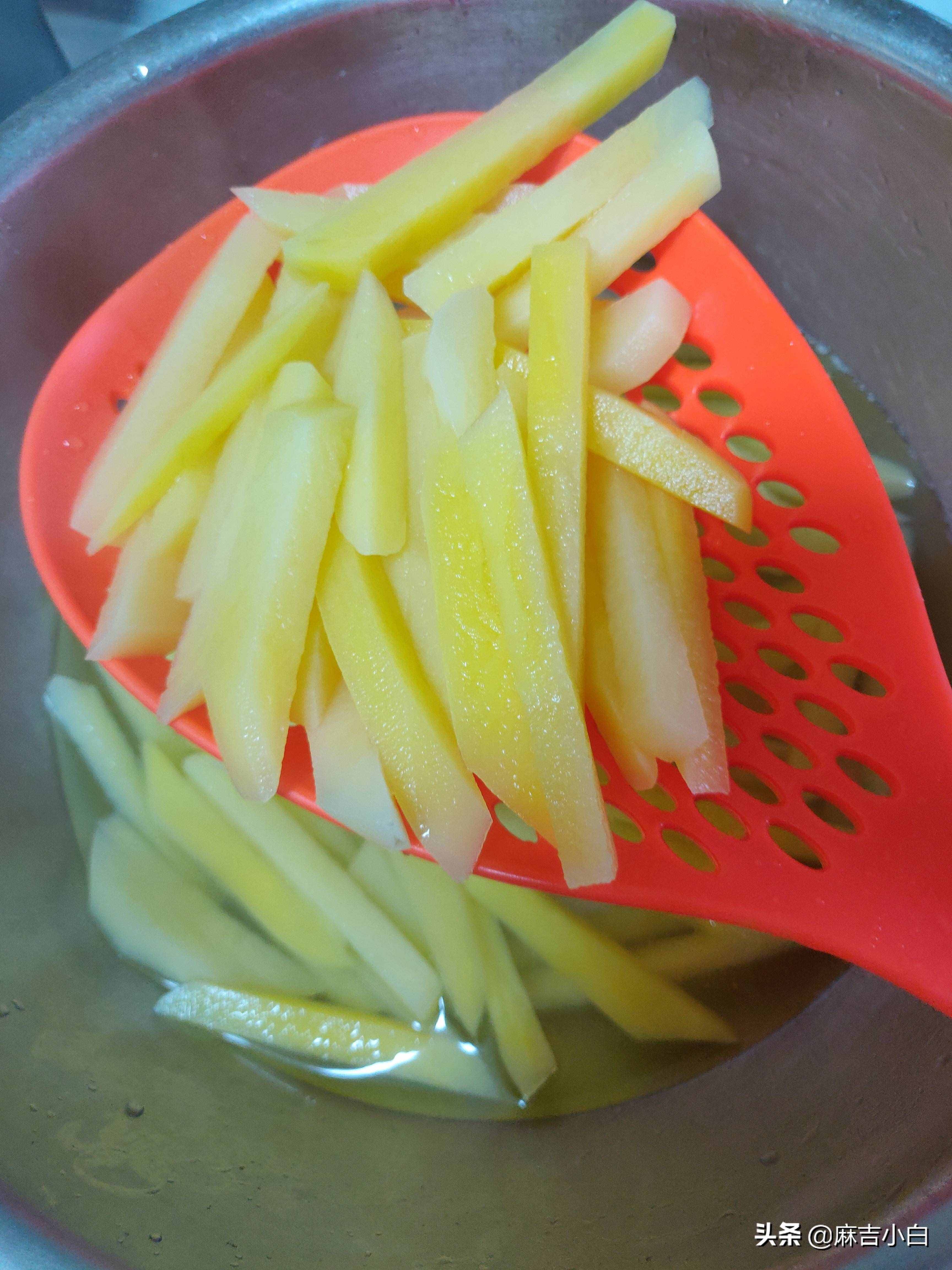 你们要的家庭版简易炸薯条详细步骤来啦！叮叮叮！快来查收