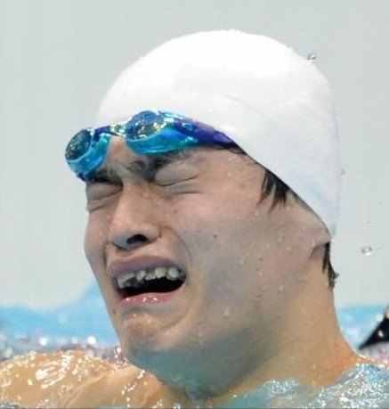 被卓伟爆私生子，和空姐导演传绯闻，孙杨的混乱情史源自他亲妈