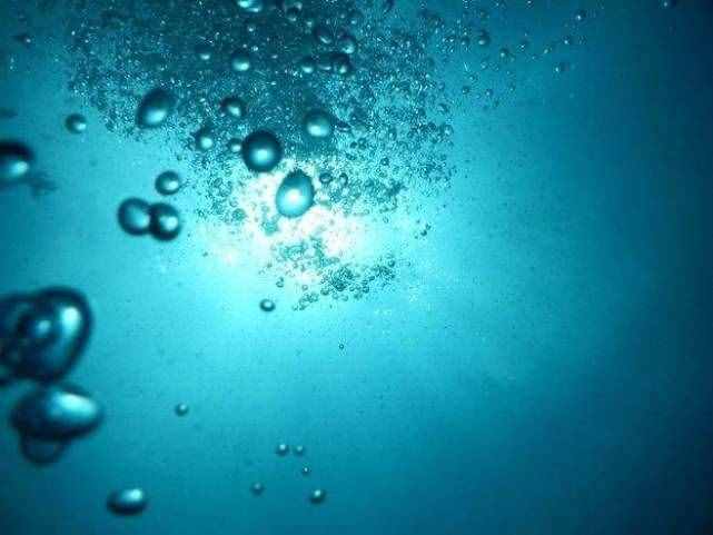 气泡里的有趣科学，比如气泡在破裂时温度会超过太阳表面温度！