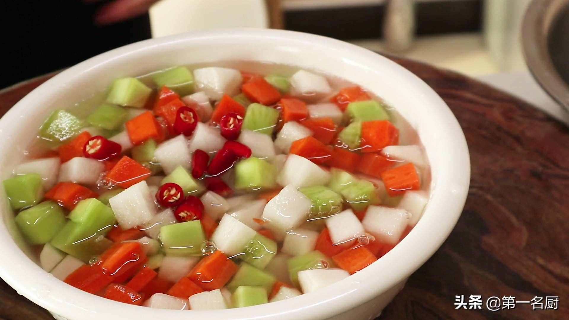 家常泡菜最好吃的做法，大磊1次做1盆，爽口开胃，腌一晚上就能吃