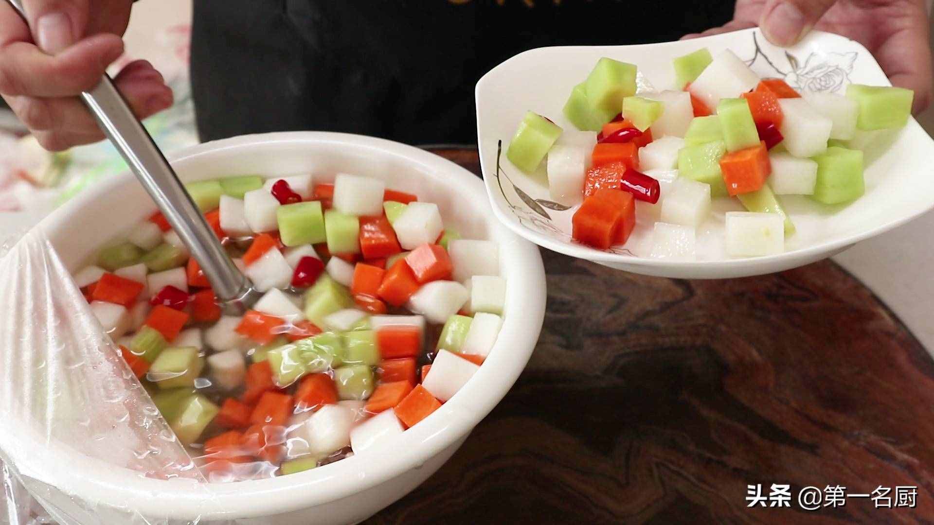 家常泡菜最好吃的做法，大磊1次做1盆，爽口开胃，腌一晚上就能吃