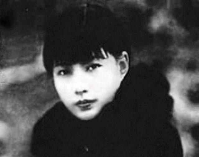 梨园冬皇孟小冬，人生三折戏曲两任伴侣，绝代风华也难逃悲欢离合