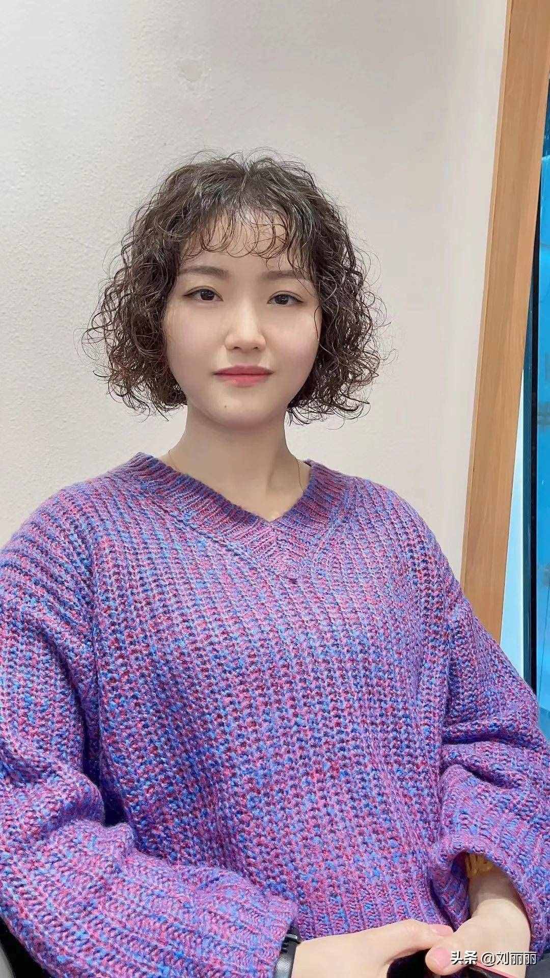 头发细软少，发型就选这3种，洋气蓬松又瘦脸