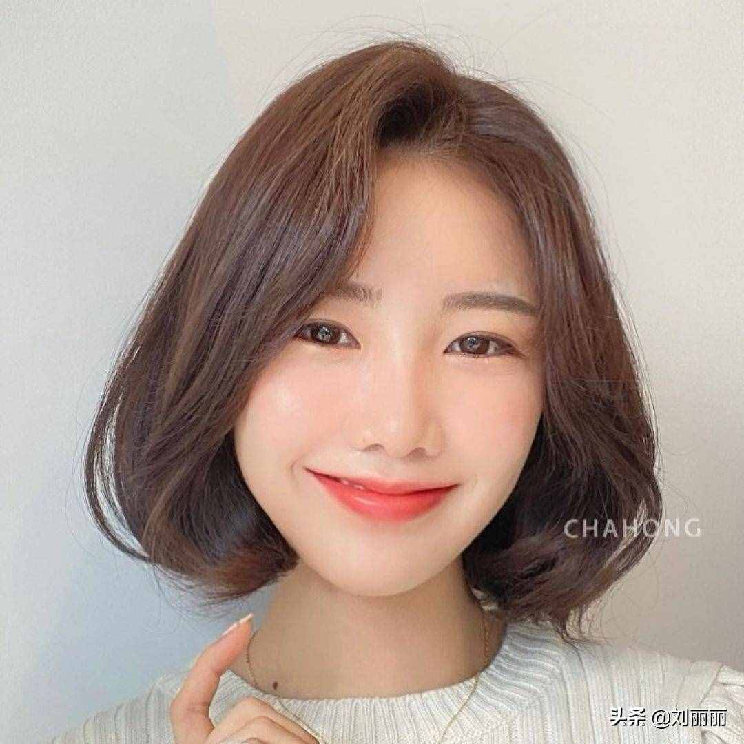 头发细软少，发型就选这3种，洋气蓬松又瘦脸